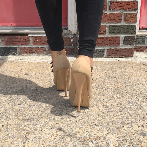 I wore these Nude strappy heels 3 times. - Picture 2 of 3
